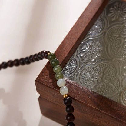 Sacred Harmony Armband aus rotem Sandelholz und Kristallen